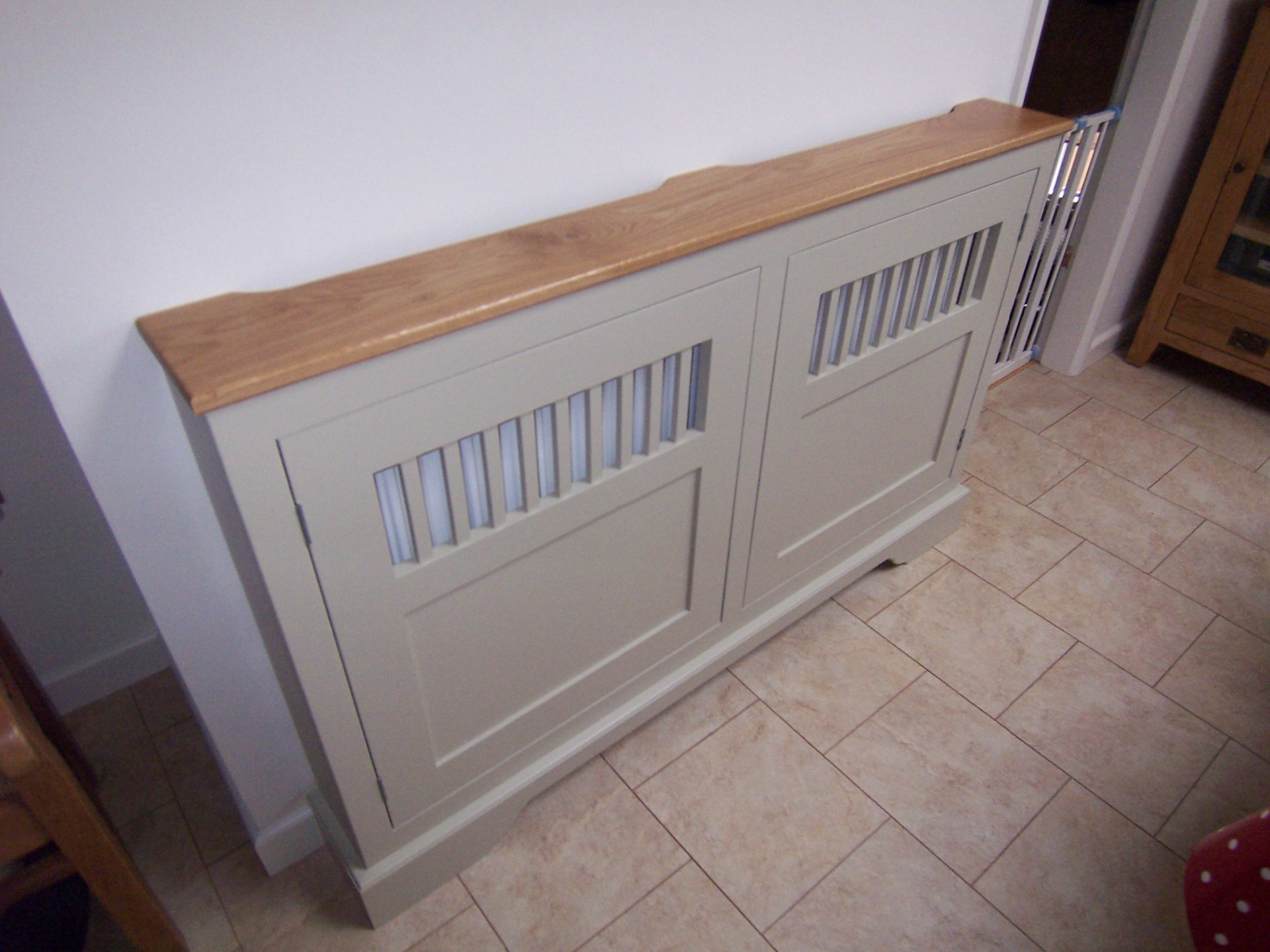 Radiator cover with timber top