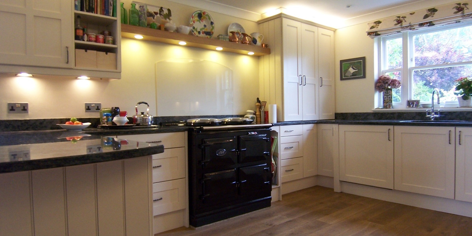 Hand-made kitchen by Furniture & Design of Oxford