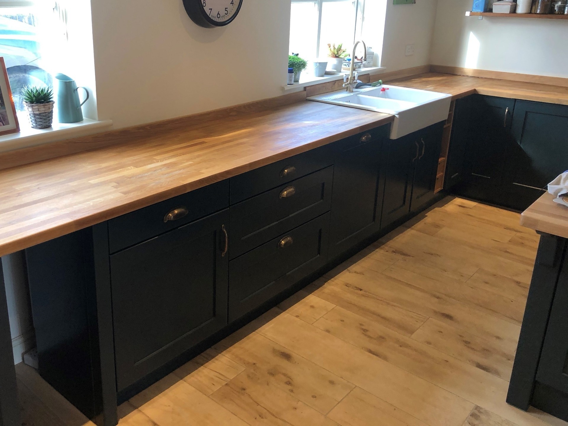 Shaker kitchen cabinets with oak worktop